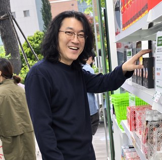 다이클로 매장을 찾은 의사 꽈추형